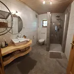 Manuela, Haus *